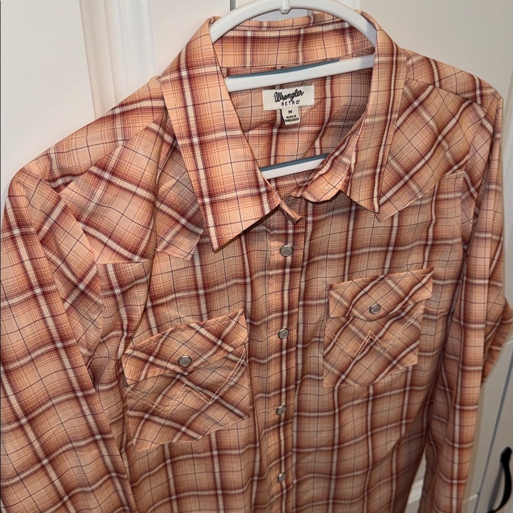 Wrangler Retro Women’s Plaid Button Down Shirt - Picture 2 of 5